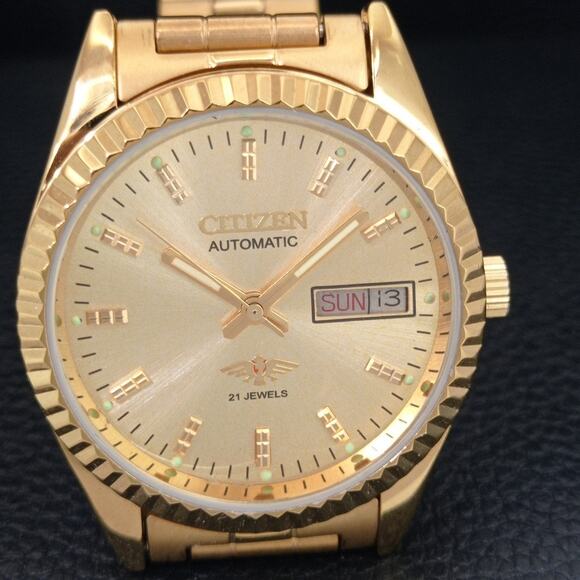 Vintage 1981 Citizen Automatic Mens Gold Watch W/daydate & Gold accents - Picture 4 of 10